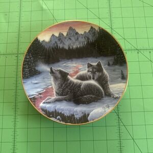 Winter's dawn wolf collectors plate Hamilton collection call of the North